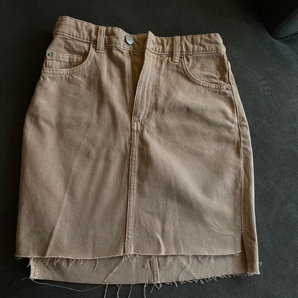 H&M light pink denim skirt - Picture 2 of 4